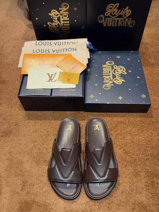 Picture of Louis Vuitton Slippers _SKULVsz39-44hnx06191481